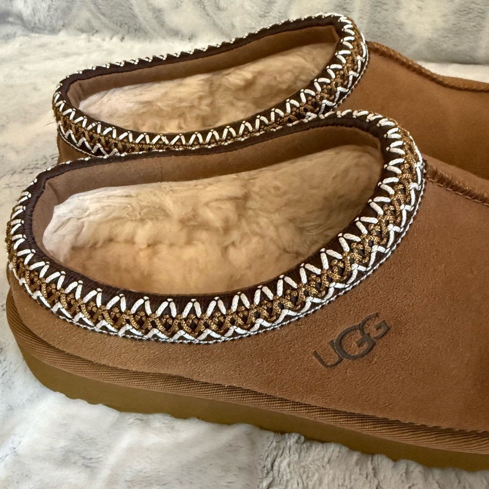 UGGs - image 2